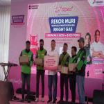 Nyalakan Semangat Kebersamaan, Patra Niaga Regional Sumbagut Sukseskan Rekor MURI Memasak dengan Bright Gas